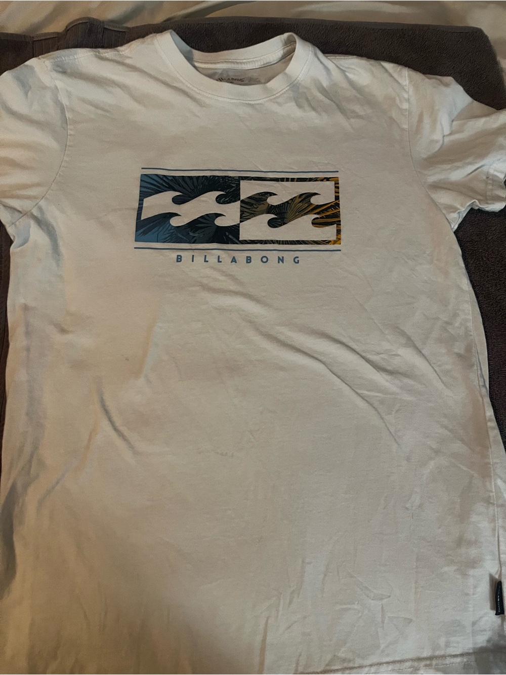 Billabong White Graphic Logo adult small Tee